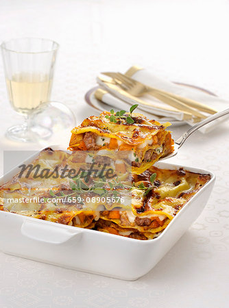 Lasagne con carne e zucca (Italian pasta bake with minced meat and pumpkin) Lasagne con carne e zucca (Italian pasta bake with minced meat and pumpkin)