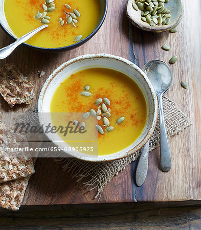 Butternut squash soup with pumpkin seeds and crispbread Butternut squash soup with pumpkin seeds and crispbread