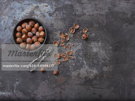 Whole hazelnuts, nut shells and hazelnut seeds