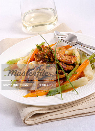 Veal strips with carrot and spring onions