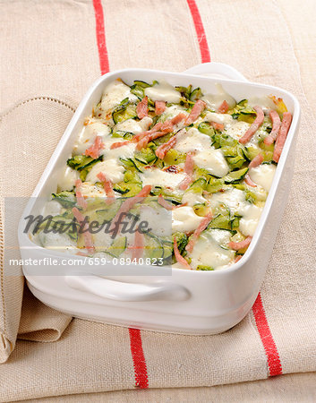 Pasta bake with courgettes, mozzarella and ham Pasta bake with courgettes, mozzarella and ham