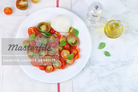 Insalata caprese (Tomatoes with mozzarella and basil)