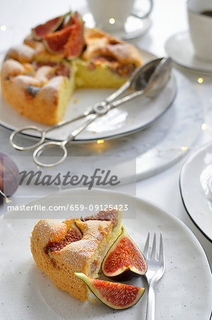 Sponge cake with figs on a plate