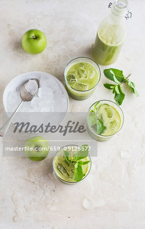 Green juice with cucumber, celery, mint and ginger Green juice with cucumber, celery, mint and ginger