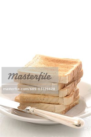 Toast on a plate with a knife