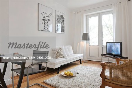 Living room with flat screen TV