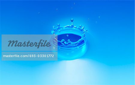 Splash in water creating crown shape