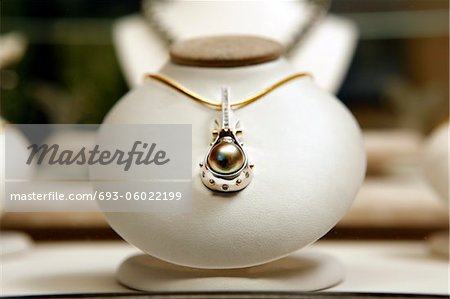 Round black pearl with diamonds