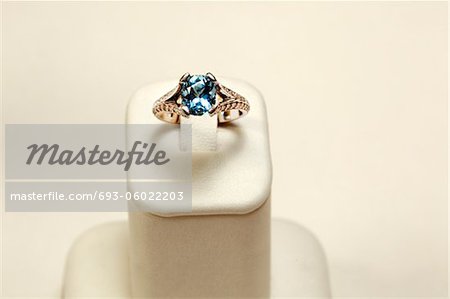 18k white gold ring with Aquamarine oval and diamonds