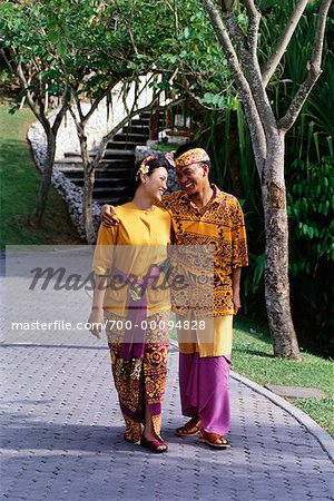 Brown Igbo Couple Matching Wedding Attire, Beaded Indian George Outfit for  Bride and Groom, Nigeria Traditional Isi Agu Man and Woman Dress - Etsy