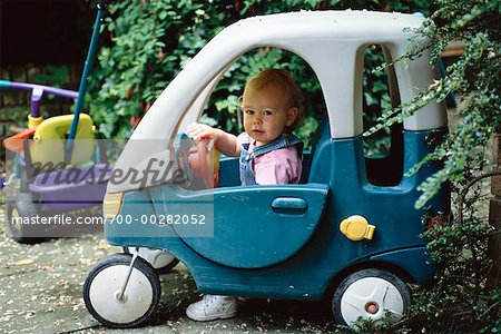 baby driving toy car