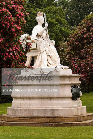 Statue of Queen Victoria Hyde Park, London, England