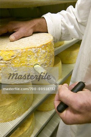 https://image1.masterfile.com/getImage/700-00518732em-cheesemaker-with-endeavour-blue-cheese-king-island.jpg