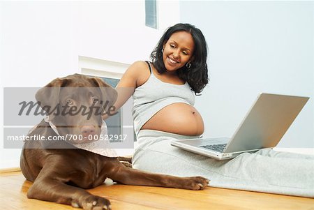 a woman get pregnant by a dog