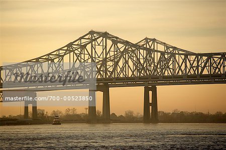 Greater New Orleans Bridge over the Mississippi River, New Orleans, Louisiana, USA