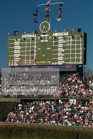 Wrigley field chicago exterior hi-res stock photography and images