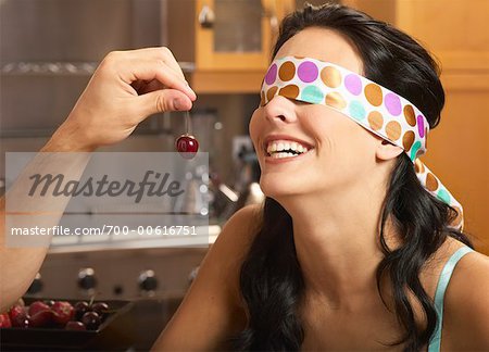 Profile of a blindfolded woman - Foto de stock - Masterfile - Royalty Free  Premium, Número: 640-02772989