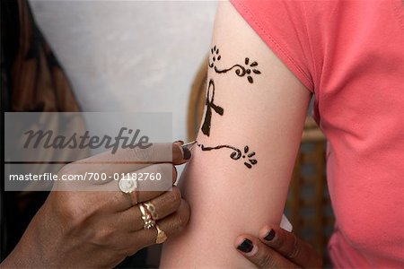 Palestinian henna tattoo artist displays her craft - in pictures