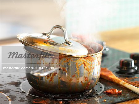 https://image1.masterfile.com/getImage/700-01235883em-pot-of-sauce-boiling-over-on-stove-stock-photo.jpg