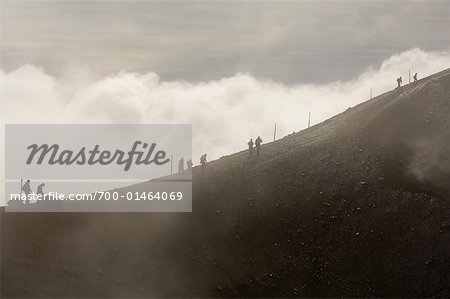 Hikers on Mount Ngauruhoe, Tongariro National Park, North Island, New Zealand