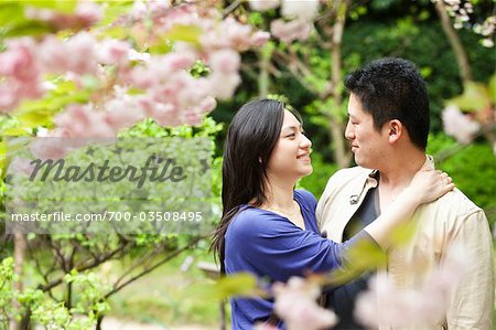 Couple, Heian Shrine, Kyoto, Kyoto Prefecture, Kansai Region, Honshu, Japan