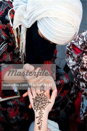 Elegance In Henna: Captivating Moroccan Mehndi Designs For Every Occasion |  HerZindagi