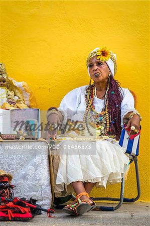 Senora Habana, a fortune teller in Plaza de la Catedral, Havana, Cuba -  Stock Photo - Masterfile - Rights-Managed, Artist: R. Ian Lloyd, Code:  700-06486573