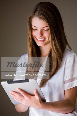 Woman sitting using an ipad.