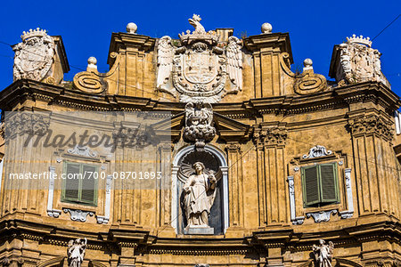 Top of West building at Piazza Vigliena (Quattro Canti) on Corso Vittorio Emanuele in the historic center of Palermo in Sicily, Italy Top of West building at Piazza Vigliena (Quattro Canti) on Corso Vittorio Emanuele in the historic center of Palermo in Sicily, Italy