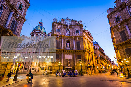 South building at Piazza Vigliena (Quattro Canti) with scooter taxis on Corso Vittorio Emanuele at dusk in Palermo in Sicily, Italy