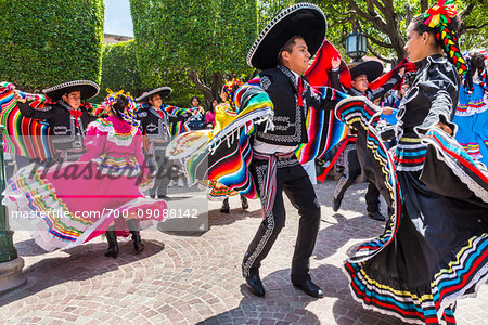 Group of Mexican dancers performing in the streets of San Miguel de Allende, Mexico