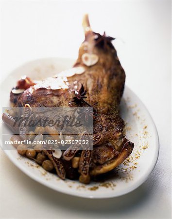 Leg of lamb with dried figs and spices