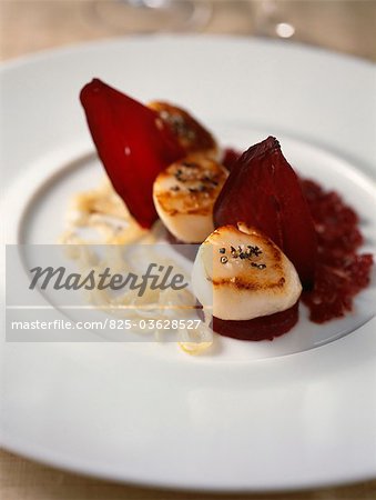 pan-fried scallops with pears and red wine