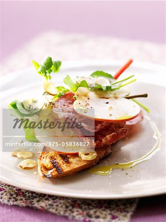 Pancetta and sliced apple on toast