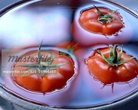 tomatoes in water