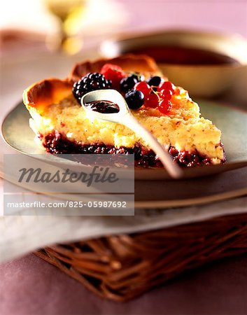 Semolina tart with summer fruit