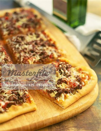 Bolognaise-style pizza