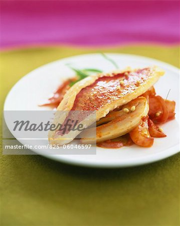 Red mullet fillets with pan-fried fennel on stewed oranges