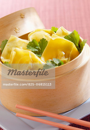 Vegetable raviolis steamed in bamboo baskets