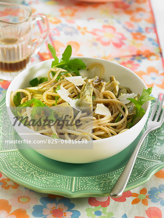 Spelt spaghetti with artichokes,honey and lemon