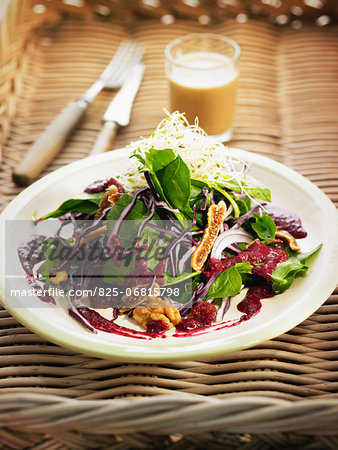 Organic red cabbage,dried fig,spinach and walnut salad