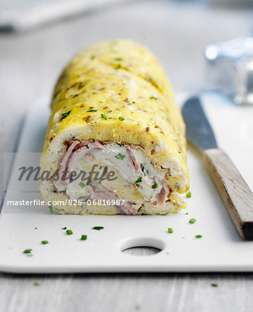 Rolled omelette with ham and cream cheese