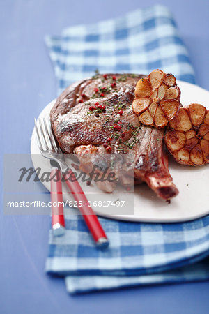 Grilled beef chop with pink peppercorns,thyme and confit garlic