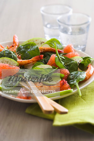 Spinach,shrimp,apple and grapefruit salad
