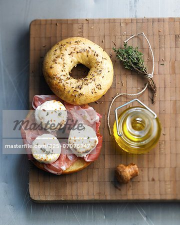 Raw ham and roast goat's cheese bagel sandwich Raw ham and roast goat's cheese bagel sandwich