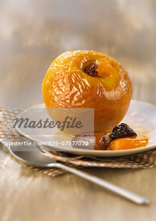 Baked apple with dried furit