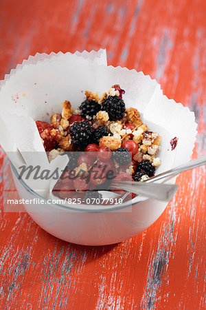 Summer fruit Amaretto crumble