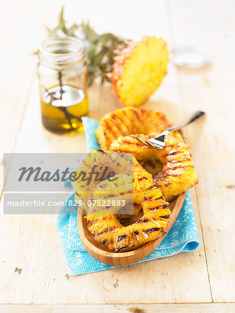 Grilled pineapple with vanilla oil
