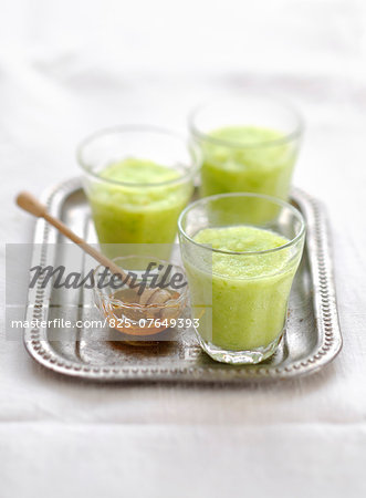 Apple-celery and honey smoothie