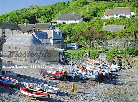 Boats on the beach, Cadgwith, Cornwall, England, United Kingdom, Europe Boats on the beach, Cadgwith, Cornwall, England, United Kingdom, Europe